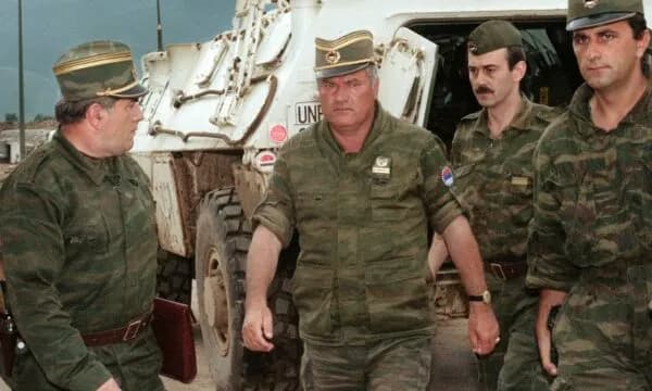 Korrespodenti i BBC rrëfen takimin me Mlladiqin në jug të Sarajevës: Fanatik i rrezikshëm, ndillte frikë