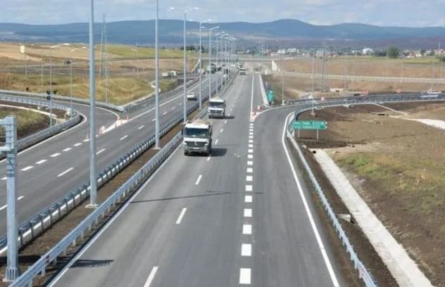 Nesër kufizohet qarkullimi i kamionëve mbi 20 tonë në autostradat e Kosovës