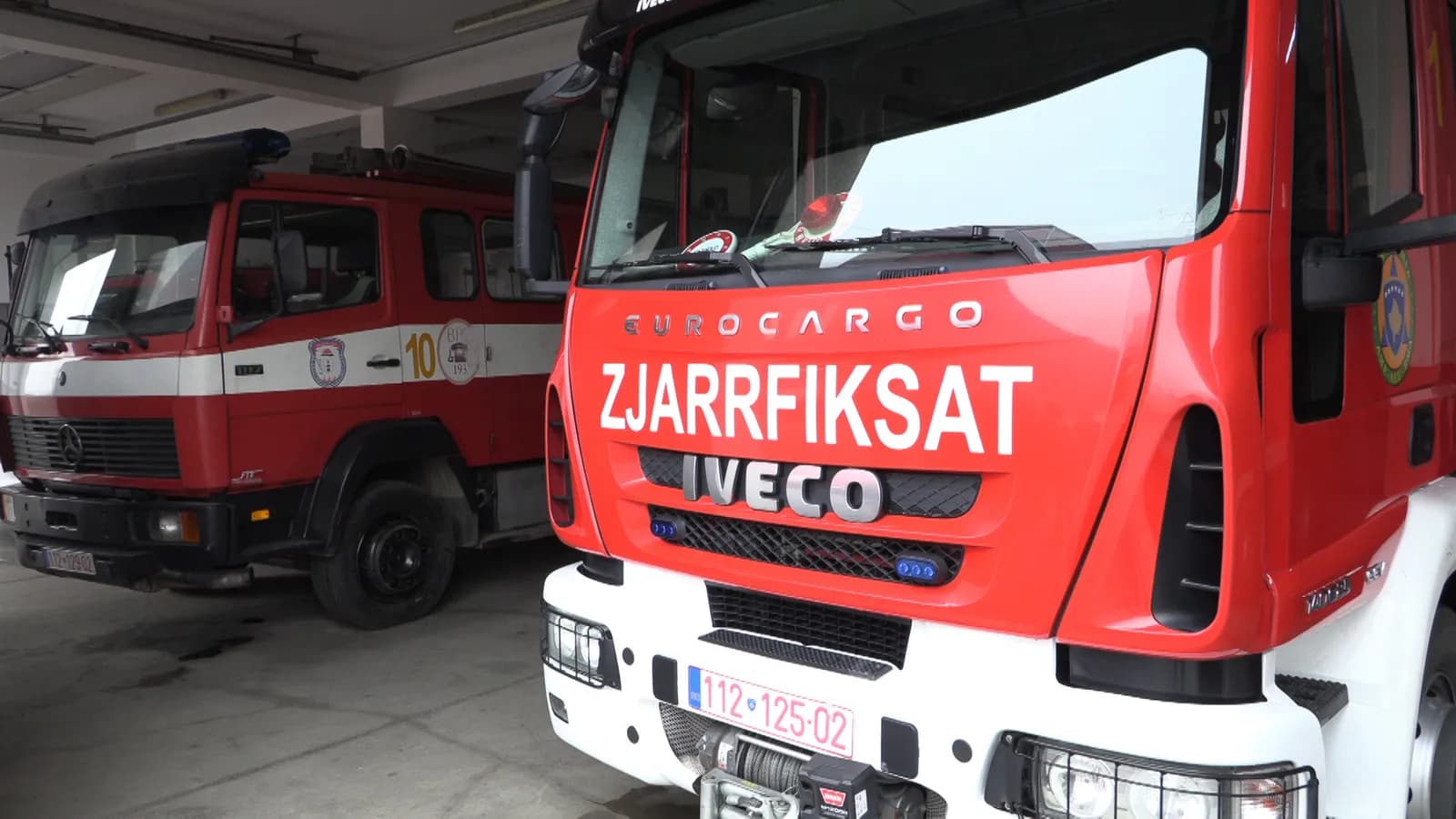 Zjarri përfshin rreth 10 hektarë me pisha në Prizren, zjarrfikësit luftojnë me flakët për disa orë