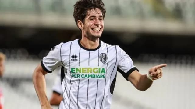 Cristian Shpendi drejt largimit nga Cesena, sulmuesi i Kombëtares shihet si zëvendësues i Jamie Vardyt