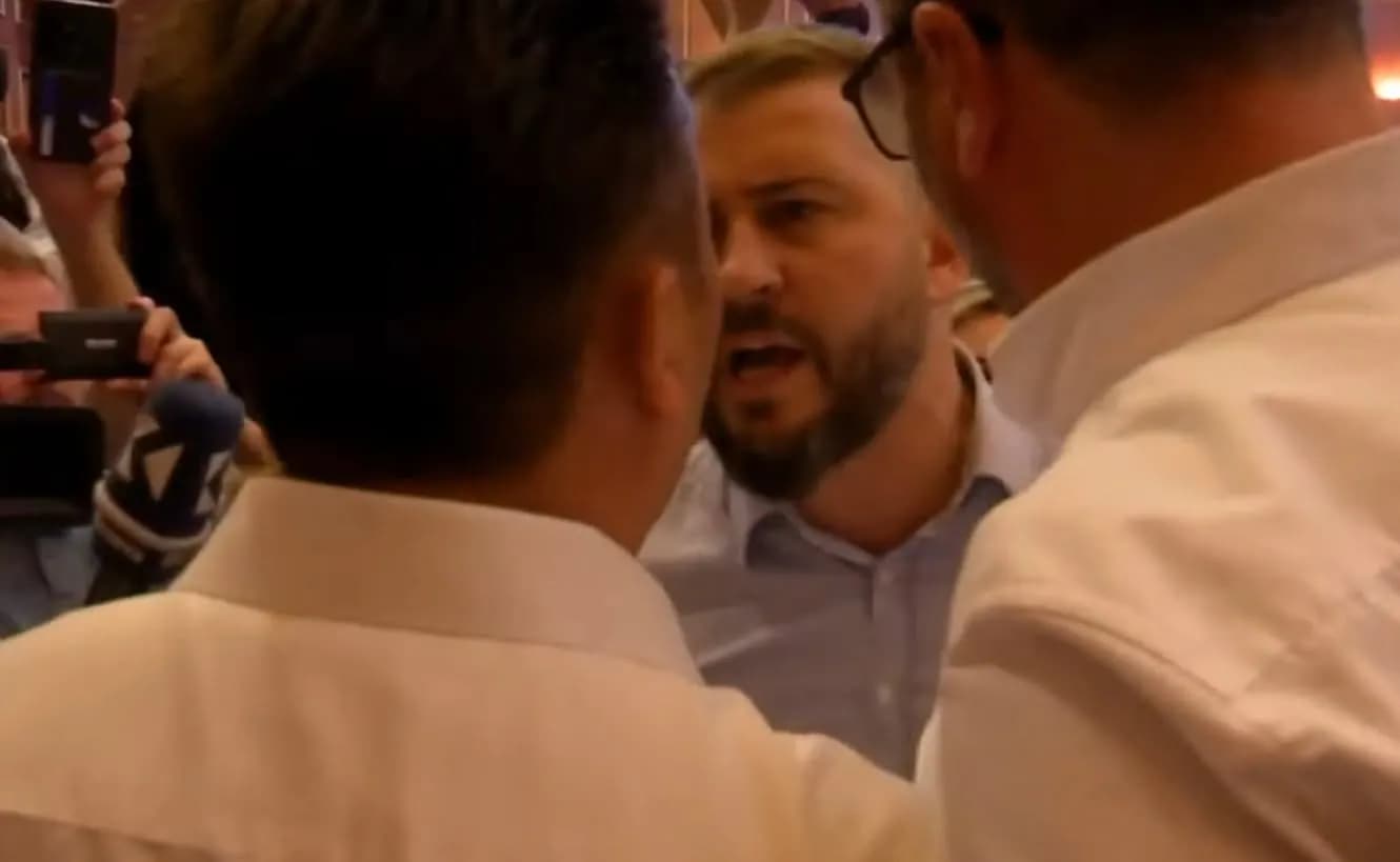 Përplasje fizike mes Mërgim Lushtakut, Adnan Rrustemit e Ardian Golës