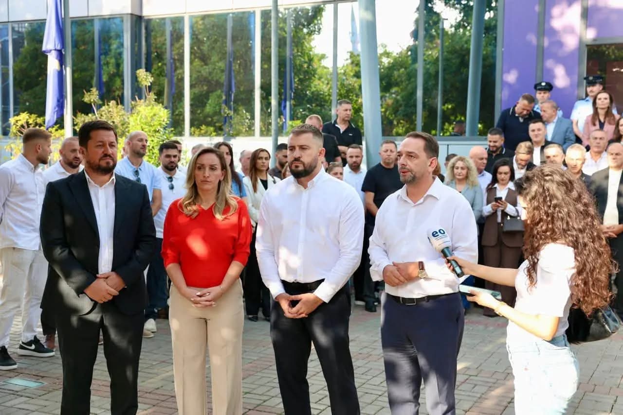 PDK dhe Aleanca para Qeverisë: Kurti, hiq dorë nga bllokada, mos e mbaj Kosovën në krizë për interesa politike