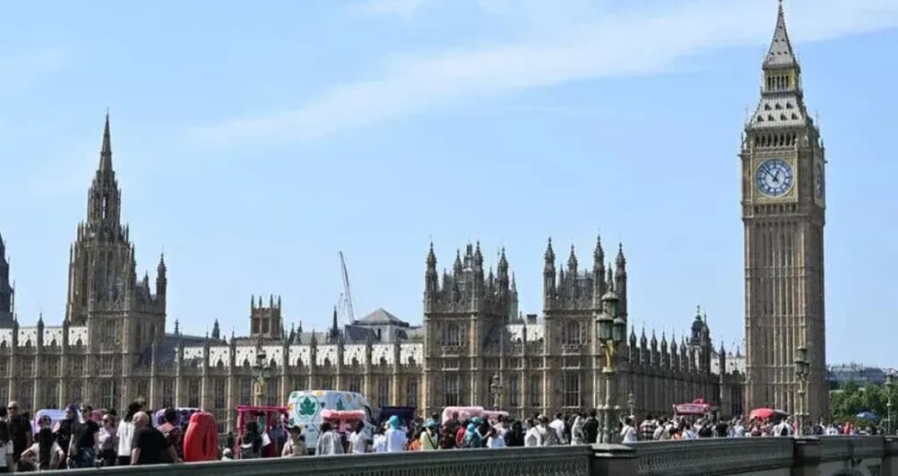 Britani e Madhe: Qytetarëve u kërkohet të qëndrojnë vigjilentë për rreziqet e zjarreve