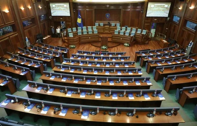 Dyert e mbyllura, sonte s’ka seancë konstituive
