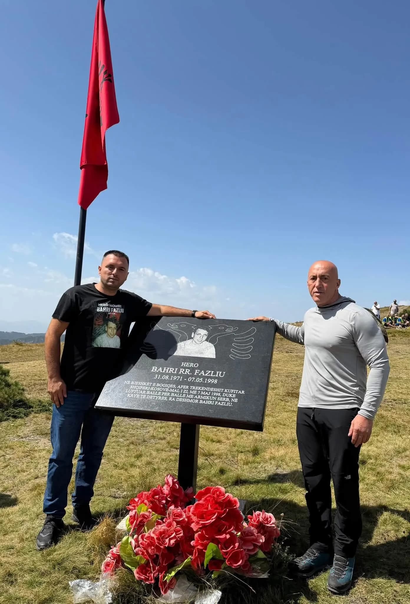 Ramush Haradinaj nderon heroin Bahri Fazliu në ditëlindjen e tij