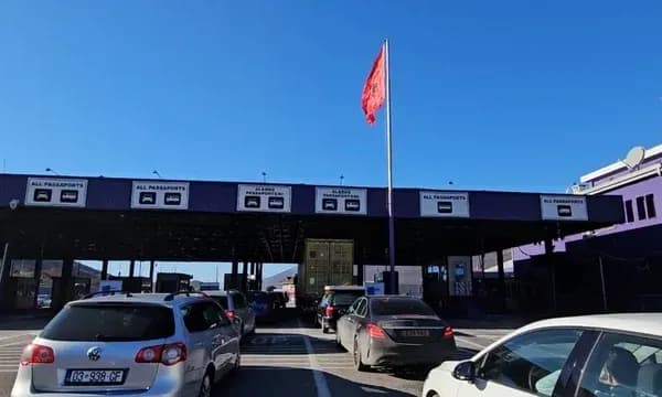 Fluksi i shtuar lëvizjesh në pikën kufitare të Morinës, në 12 orë regjistrohen mbi 41 mijë hyrje