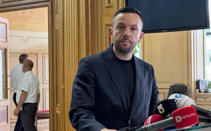 Tahiri: LVV dhe Kurti po zgjedhin krizën politike