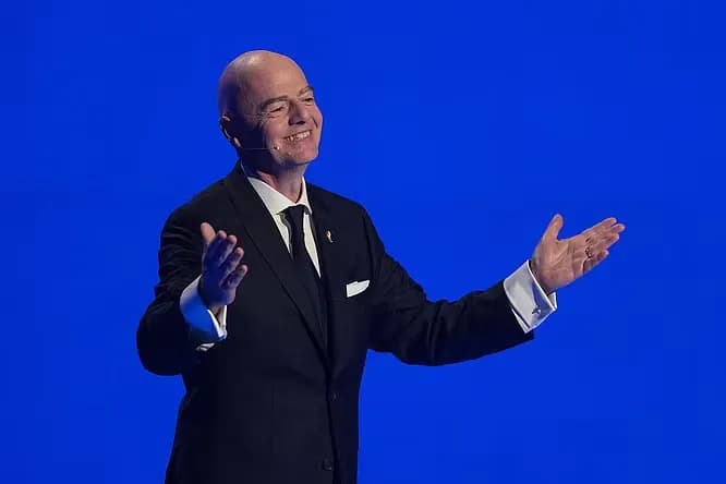 Federata Italiane e Futbollit tërheq mbështetjen për Gianni Infantinon
