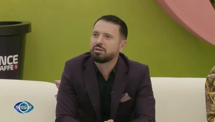 Labinot Rexha numëron paratë, ironizon banorët e “BBVK”-së