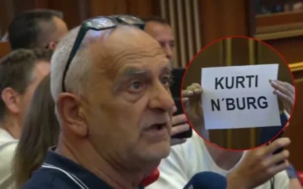 Deklarohet qytetari, tregon pse shpalos në Kuvend pankartën anti-Kurti