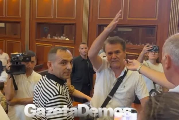 "Dikush e ka pagu këtë qen", përplasje edhe mes qytetarëve në Kuvend