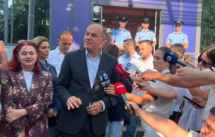 Hoxhaj: Kurti nuk është kryeministër, është deputet uzurpator i zyrës së Kryeministrit