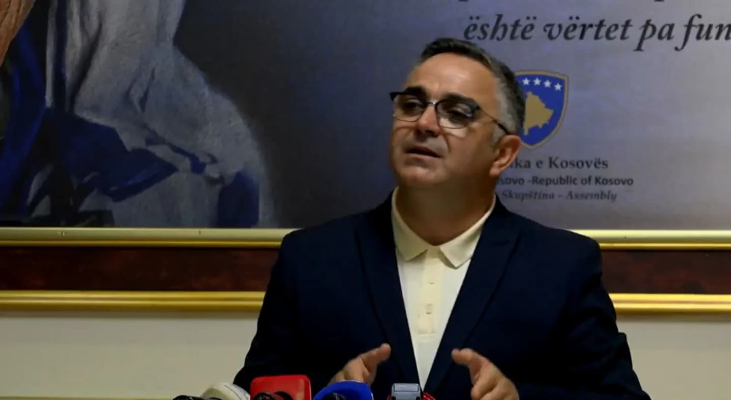 Tahiri: Strategjia e LVV-së është të mos thërrasë seancën dhe ta çojë Kosovën drejt kaosit