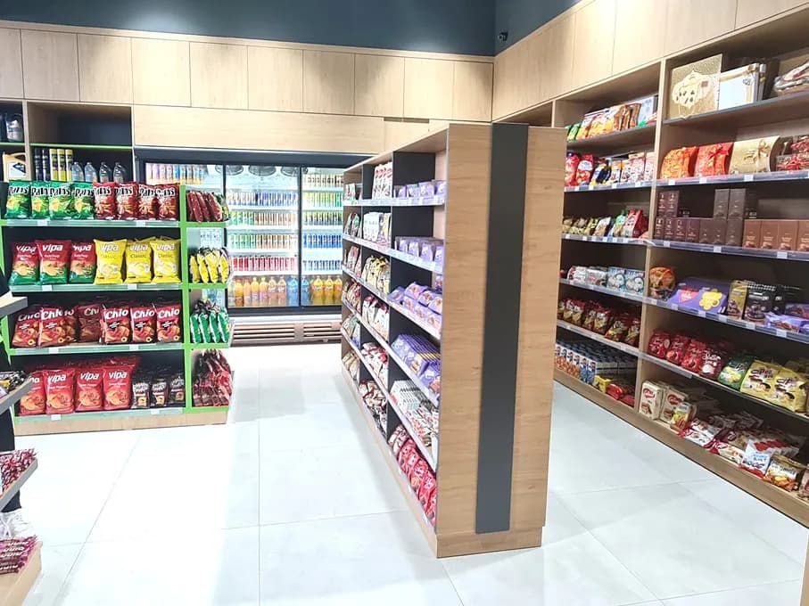 Grabitet një market në Prishtinë, vidhen mbi 300 euro dhe kërcënohet punëtorja