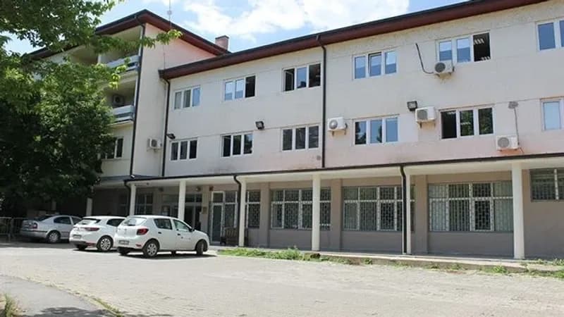 Prokuroria në Mitrovicë interviston një grua të dyshuar për veprën penale mosdhënia e ndihmës
