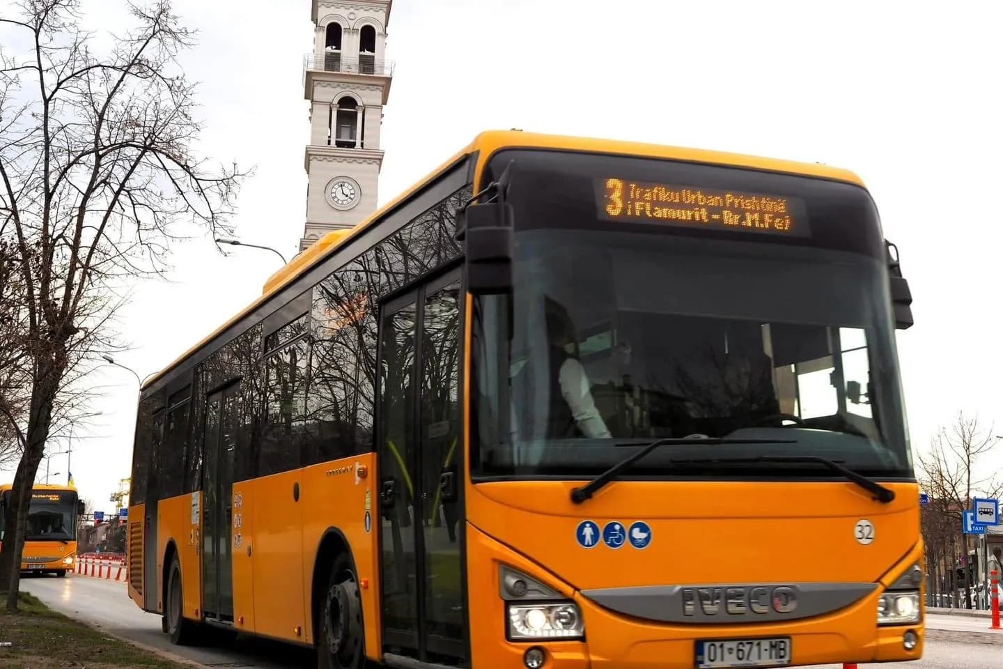 Protesta bllokon përkohësisht qarkullimin, Komuna e Prishtinës paralajmëron vonesa në autobusë