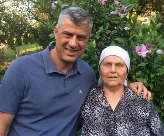 “Nëna e tij ende nuk e di për vendimin” – flet familjari i Hashim Thaçit