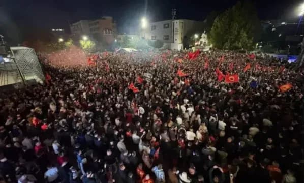 Ledri Vula dhe Bekim Shyti sonte i drejtohen masës në protestën “Jo në emrin tim”