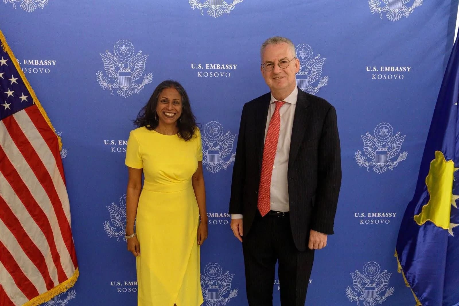 Ambasadori i ri i BE në Kosovë takon Prattipatin