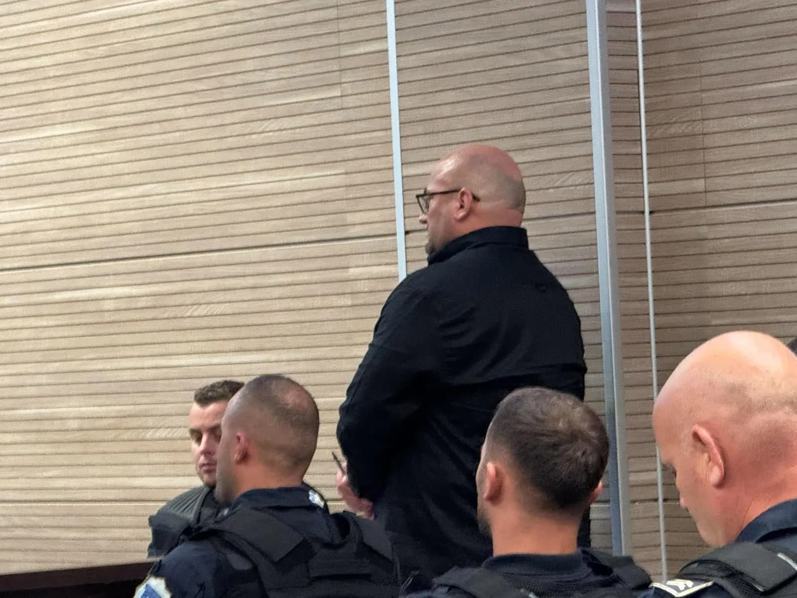 Salih Sekiraqa ballafaqohet me pronarin e lokalit: A ke qenë najher tek unë me lyp pare