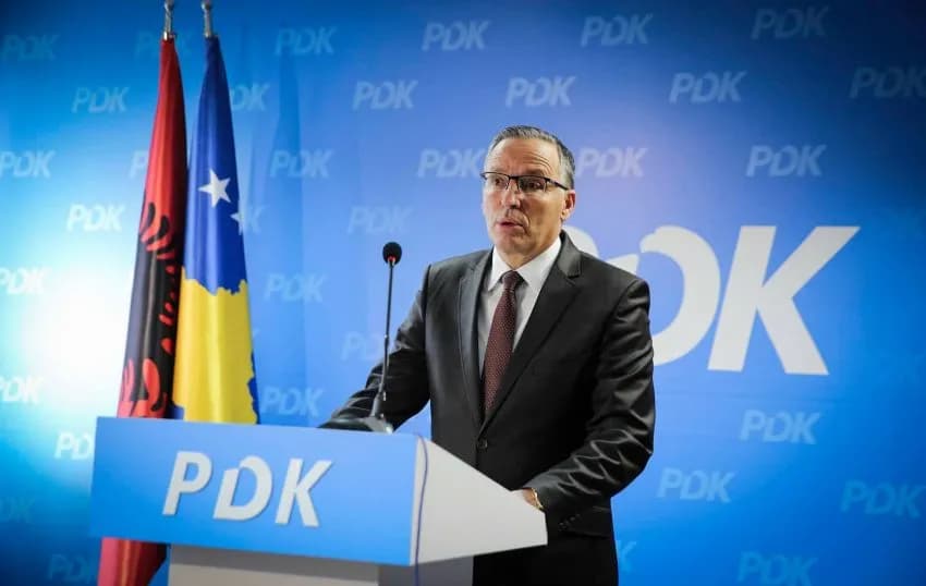 PDK dorëzon në Kuvend Projektligjin për ndryshimin dhe plotësimin e Ligjit për Dhomat e Specializuara
