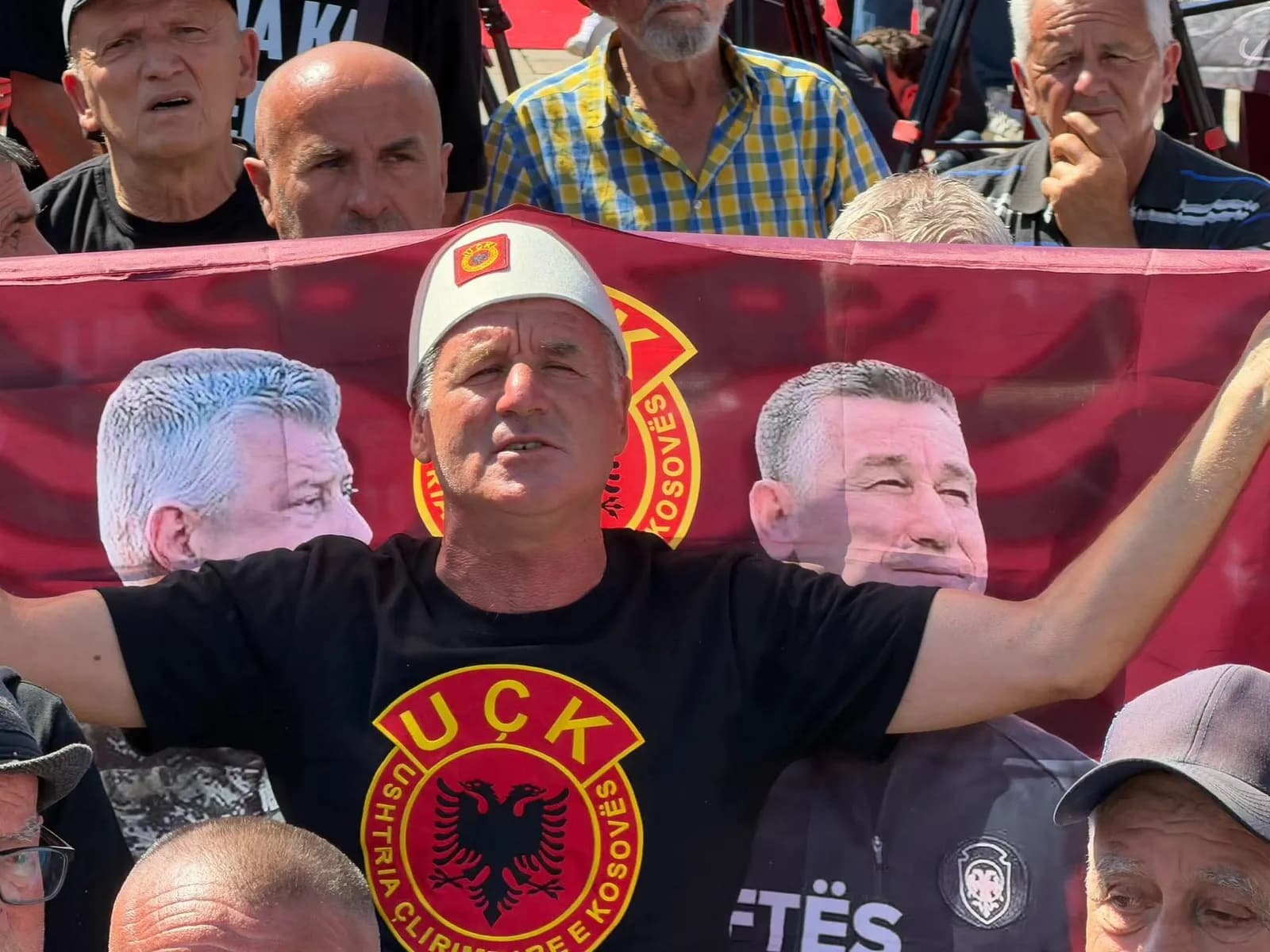 “Mijëra njerëz morën pjesë“, Retuers raporton për protestën e sotme kundër dënimit të ish-krerëve të UÇK-së