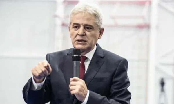 Ali Ahmeti përkujton Fehmi dhe Xhevë Lladrovcin: Kujtimi për ju është i përjetshëm
