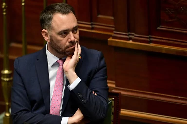 Ministri belg dënon nderimet për Mlladiqin: Është e turpshme dhe mungesë respekti për familjet e viktimave