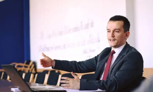 Cakolli thotë se konstituimi i Kuvendit po zvarritet për interesa elektorale, synohen zgjedhjet në janar