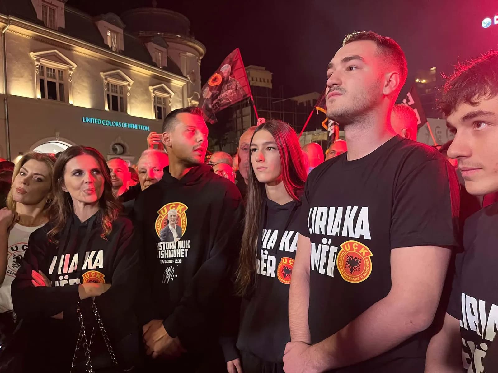 Familjarët e ish-krerëve të UÇK-së në Hagë, i bashkohen protestës në Prishtinë