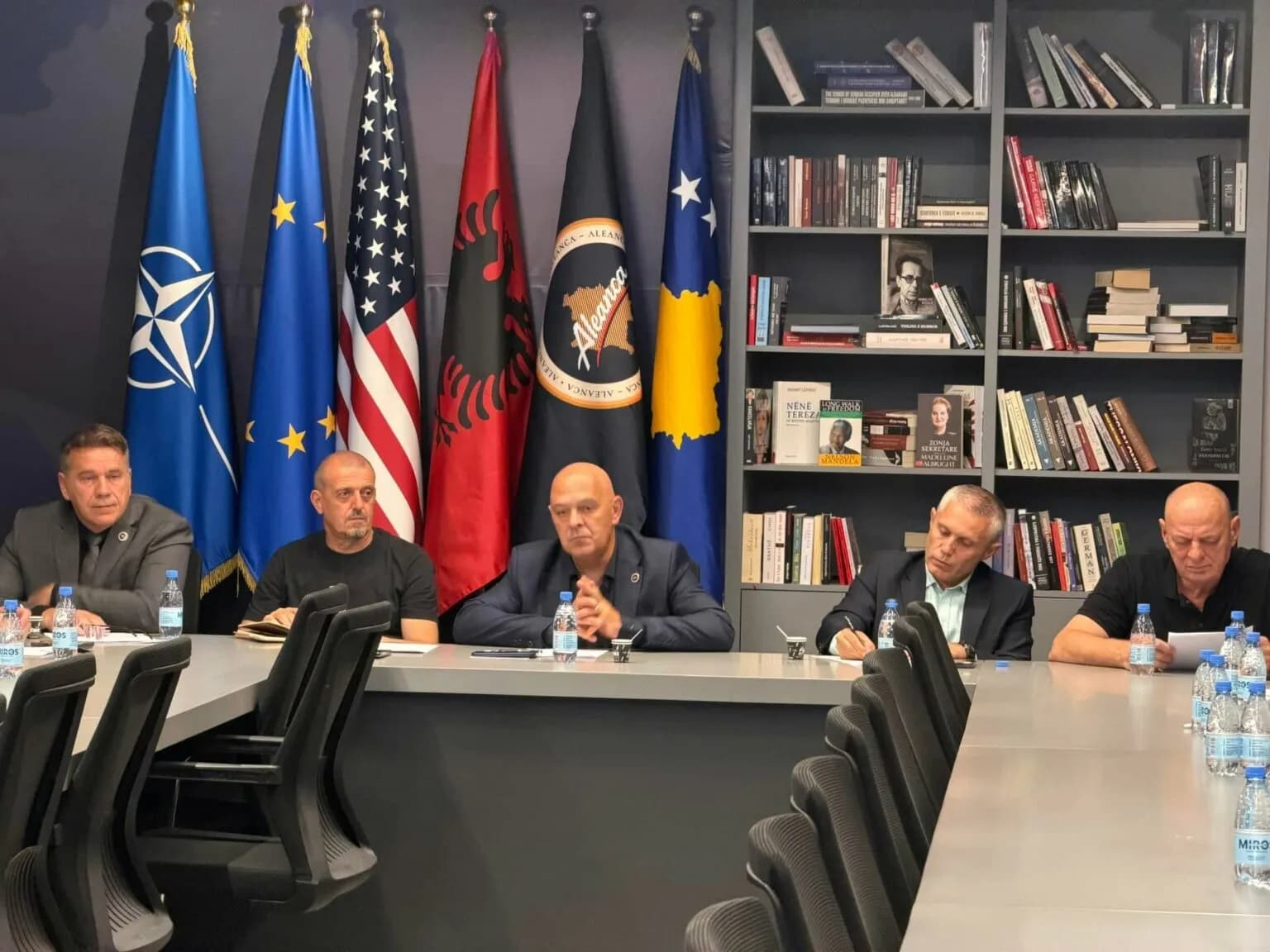 Zëdhënësi i Aleancës: Asgjë s’e dallon Vujoviqin nga Simiqi, ka deklarata skandaloze kundër Kosovës