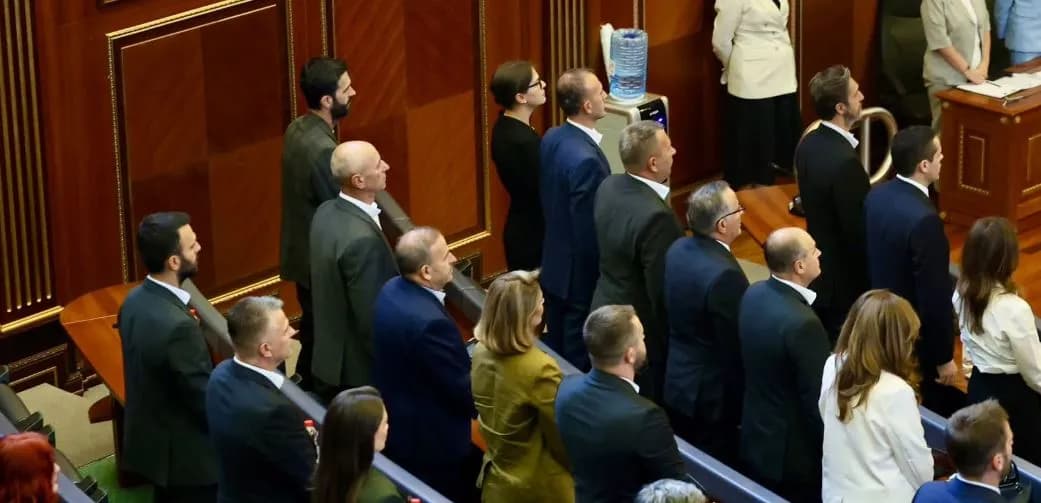Gruda: Askush nuk mund të përfitojë nga shkelja e vet, VV nuk mund t’ia marrë PDK-së të drejtën kushtetuese