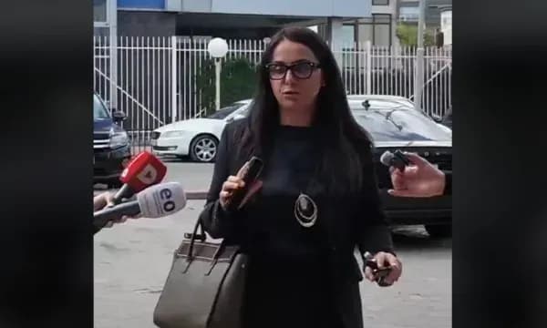 A ka takim Kurti-Abdixhiku? Flet Jehona Lushaku