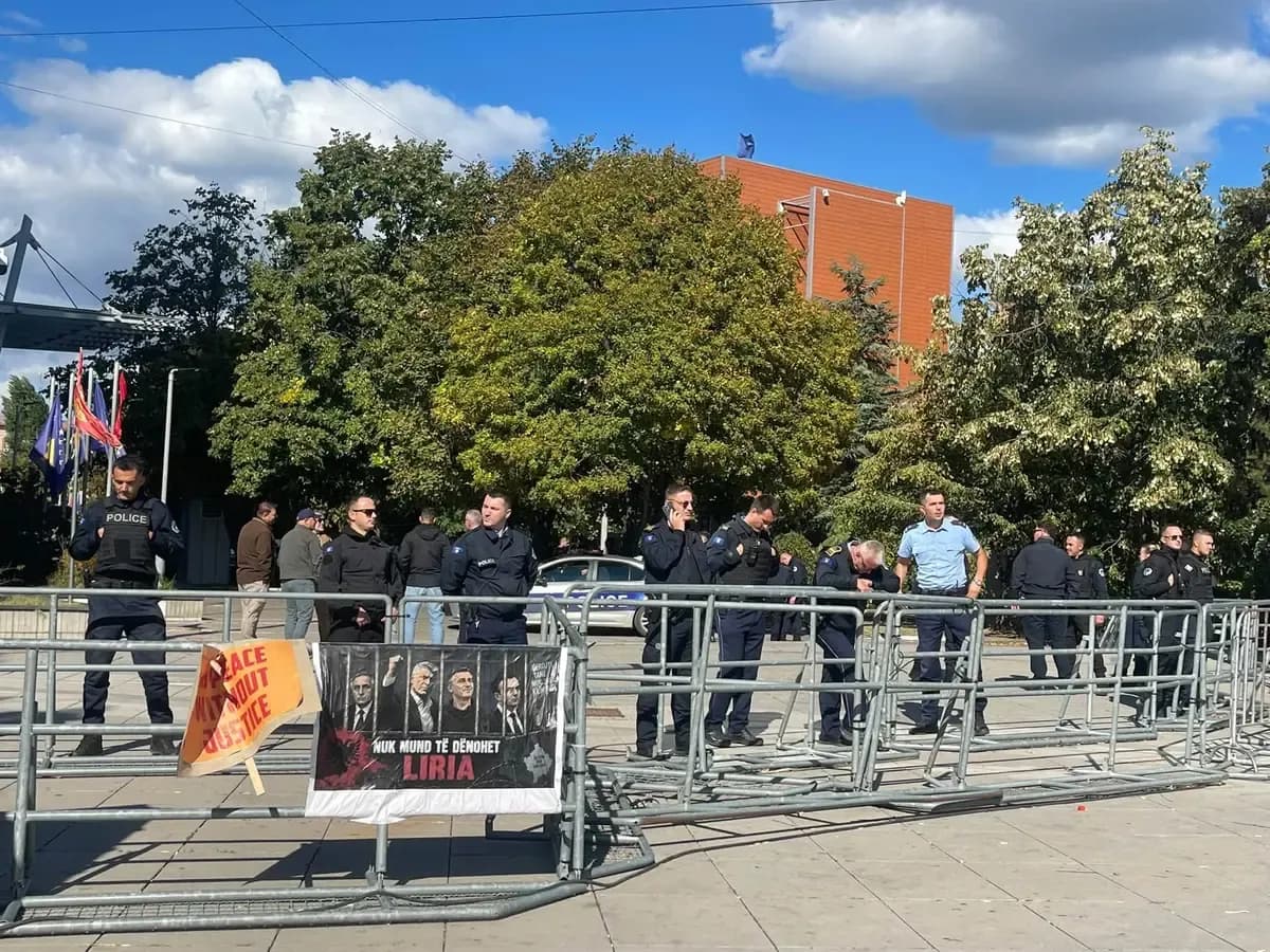 Mobilizim i policisë para protestës së tifo-grupeve të Kosovës