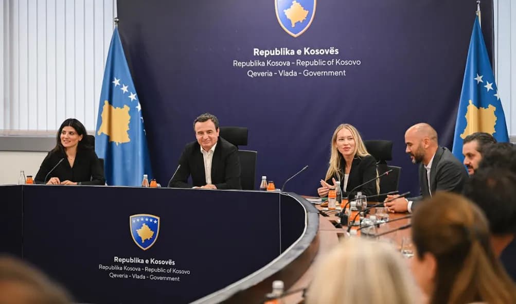 Kurti pret në takim delegacionin e “Young Global Leaders” të Forumit Ekonomik Botëror