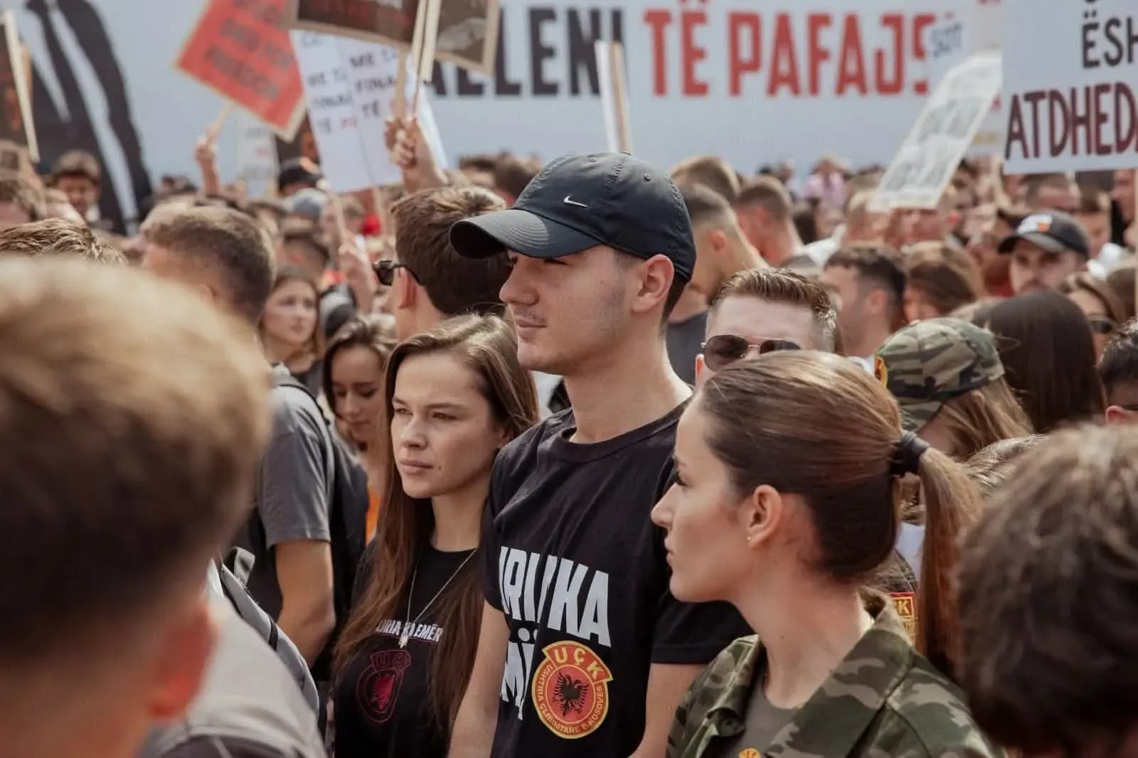 Liri, djali i Kadri Veselit në protestën e studentëve kundër vendimit në Hagë