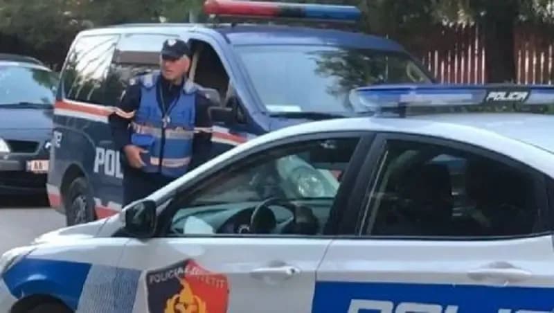 Vodhi një automjet, prangoset 63-vjeçari në Vlorë