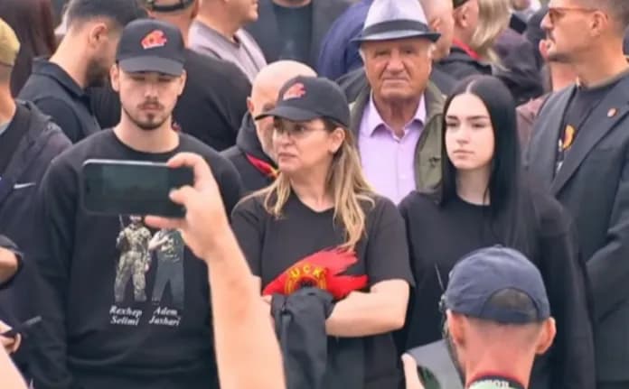 Shqipe Selimi i bashkohet Marshit për UÇK’në, nga pas e ndjekin disa deputetë të Vetëvendosjes