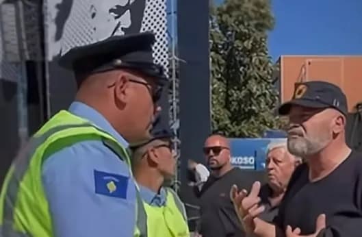 Raportohet suspendimi i dy policëve pas incidentit me ish-deputeten Dërguti para nisjes së protestës