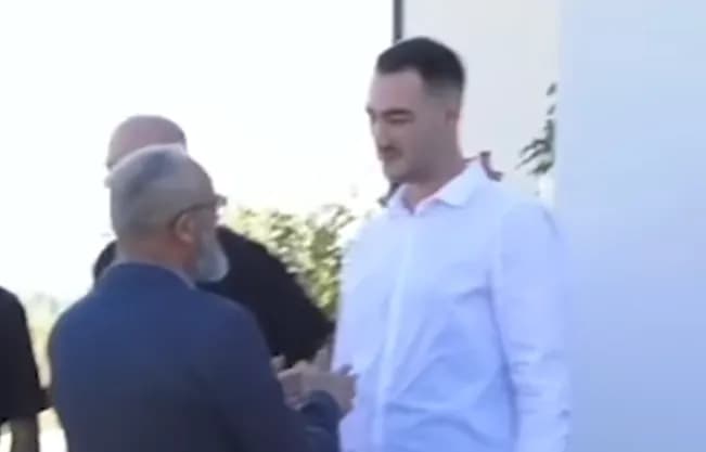 Biseda e familjarit të heroit Afrim Bunjaku me Klestor Veselin: “Kadria na maroi këtë…”