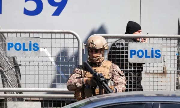 Të shtëna para një shkolle të mesme në Turqi, plagosen 8 persona