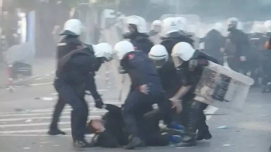 Policia e Shqipërisë del me thirrje për protestuestuesit në Tiranë: Distancohuni nga personat e maskuar, dhuna nuk tolerohet