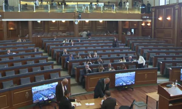 Driton Gojani zgjidhet kryesues i bordit të ZRRE-së, kryeshefi i deritashëm humbi garën në Kuvend