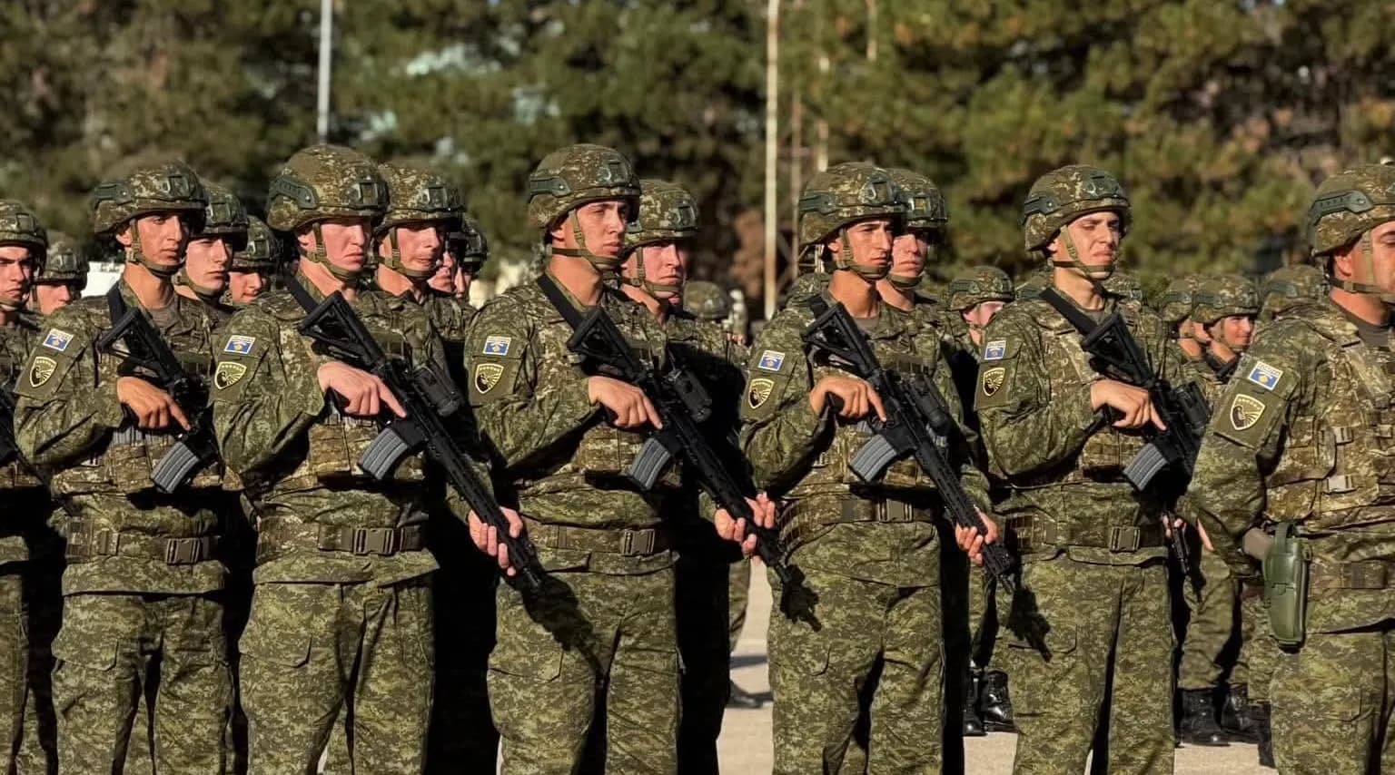 Nis ceremonia e betimit të rekrutëve të rinj të FSK-së, të pranishëm krerët shtetërorë