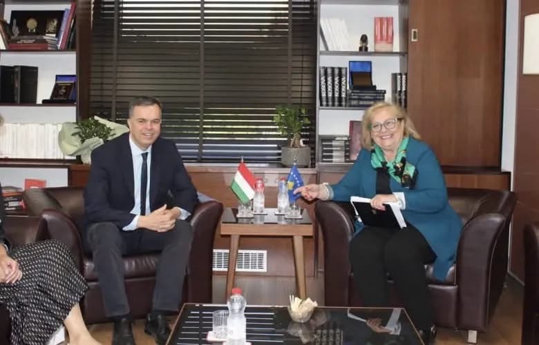 Ambasadori hungarez uron Shiroka-Pulën për zgjedhjen presidente