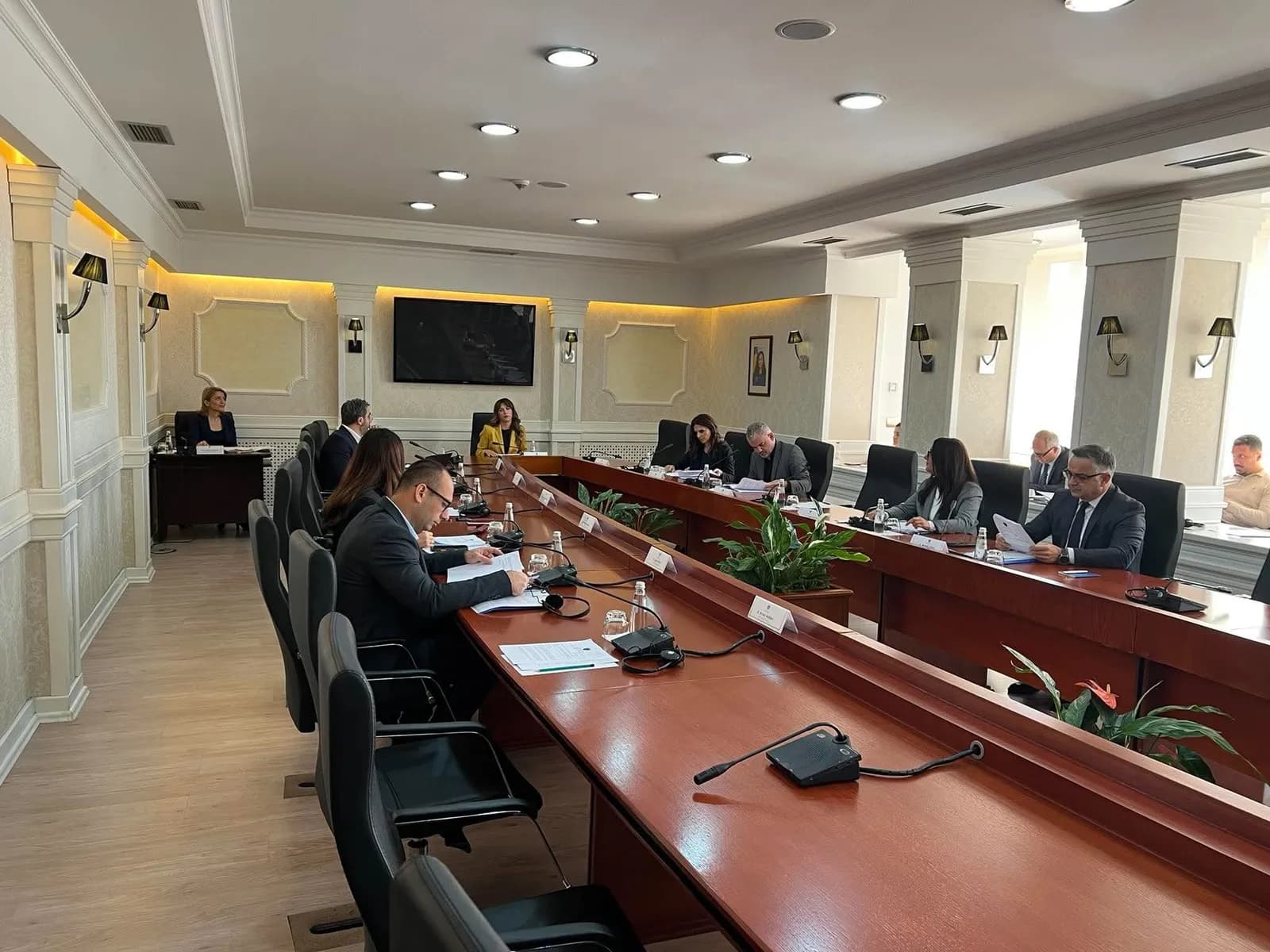 Nis mbledhja e kryesisë e para pas zgjedhjes së presidentës
