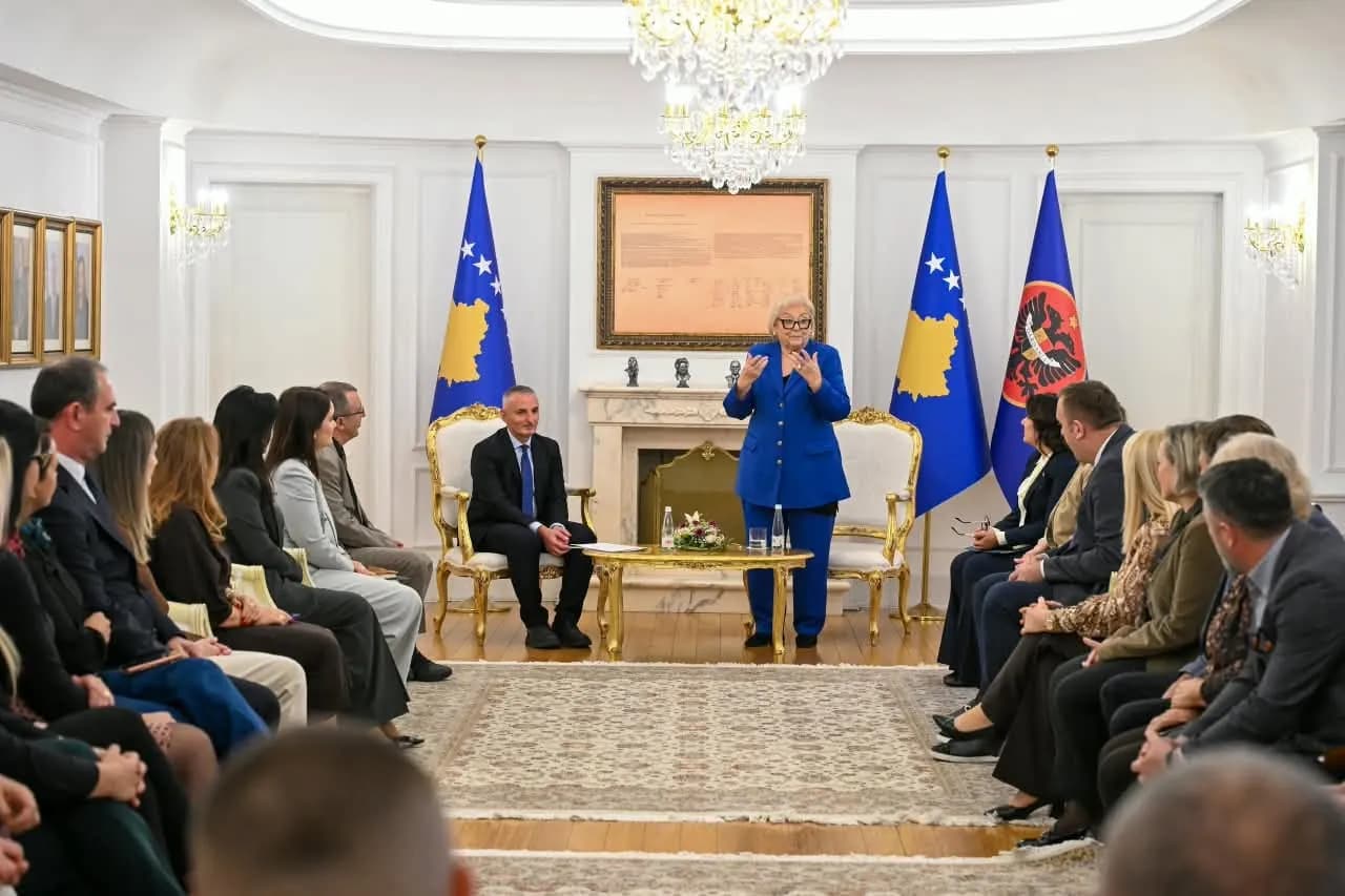 Shiroka Pula takoi stafin civil të Zyrës së Presidentes