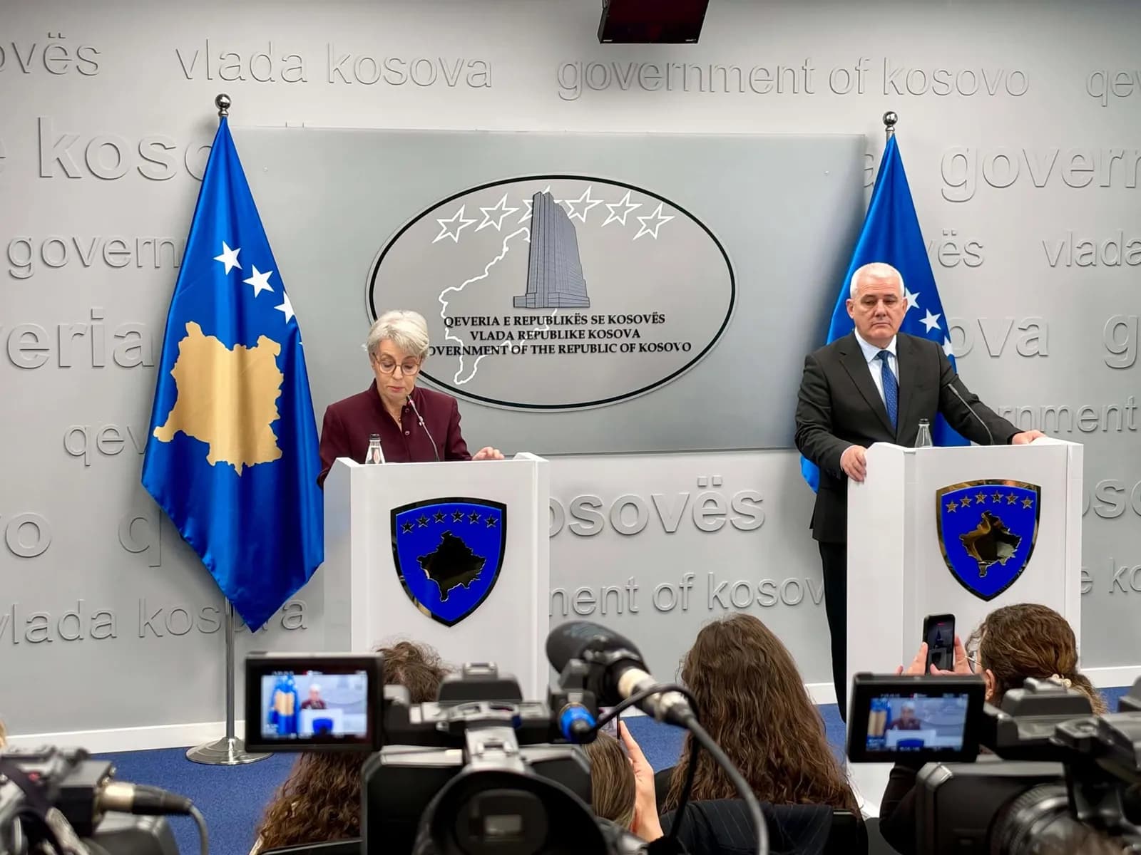 Sveçla: Ka gjëra të çuditshme nga kthimi në punë i policëve nga rasti i gruas së vrarë tek oborri i QKUK-së, prokurorja mori vendim 4 ditë para pensionimit