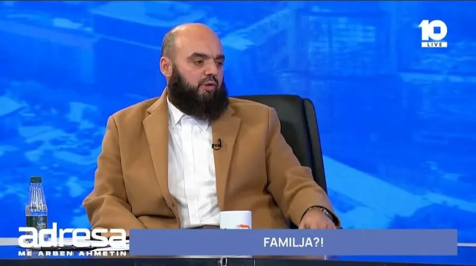 Hoxhë Fatmir Latifaj: “Nuk guxon me çu dorë mbi nanën, gruan e motrat tona…”