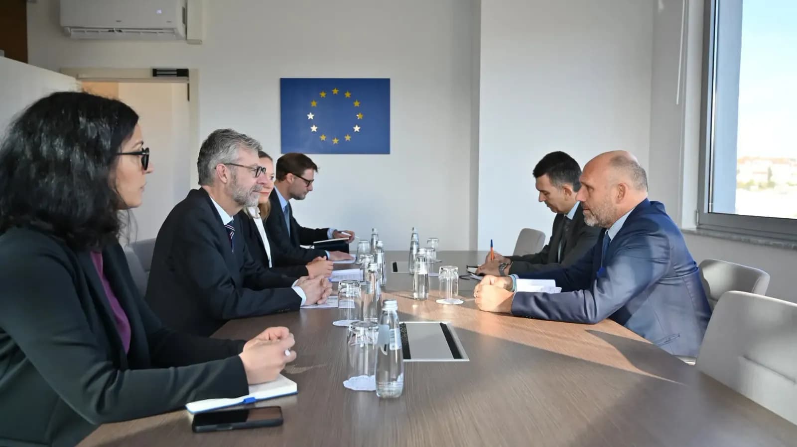 Përfaqësues të BE-së në Kosovë theksojnë rëndësinë e rikthimit të stabilitetit institucional